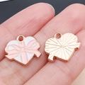 Colgante de corazón rosa esmaltado con lazo y relieve de rayos en oro rosa - Caja de Regalo de Corazón con Lazo Esmaltada Rosa (25188)