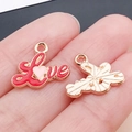 Colgante de corazón de aleación dorada con aceite rojo y texto Love rosa para joyas - LOVE de Corazón Esmaltado Rojo (25189)