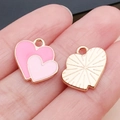 Set de colgante corazón de esmalte rosa y corazón dorado texturizado para DIY - Doble Corazón Esmaltado Rosa (25195)