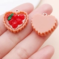 Ciondoli a crostata di fragole a cuore in resina con anelli per creazione gioielli DIY - Stile Torta Fragola a Cuore (17084)