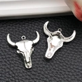 Antiek zilveren bull skull hanger van legering met holle rug voor DIY sieraden - Antiek Zilveren Gladde Stierenkop (18711) / 30x33mm