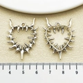 Pendentifs cœur épines en alliage argenté vintage pour création bijoux gothique - Style Cœur Épine à Pointes Ajouré Argent Antique (18634)