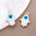 Colgante Mano de Fátima dorado con esmalte blanco y ojo turco azul para joyería DIY - Ojo Turco Hamsa Blanco / 9x13mm