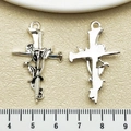 Pendentif croix rose et épines argent antique pour collier DIY 4,3cm vintage alliage - Style Croix Rose Fil de Fer Barbelé Argent Antique (19257)