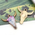 Pendentifs crâne de taureau ethnique avec motif floral violet et dos doré à texture solaire - Style Pétale Violet (19050)