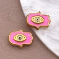 Colgantes Mano de Fátima en esmalte rosa con ojo turco y acabado dorado para joyería DIY - Cuenta Hamsa Rosa / 9x12x4mm