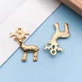 Pair of gold reindeer alloy charms with hammered texture for DIY jewelry making - Reindeer / 19x23mm (18300)