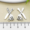 Antiksilberne Zinklegierung Messer und Gabel Mini-Anhänger für DIY-Schmuckherstellung - Gekreuztes Messer und Gabel (8834)