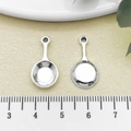 Miniatur-Pfannenanhänger aus silberner Legierung für DIY-Schmuck mit Zentimetermaß - Simulations-Minipfanne (8835)