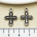 Breloques croix rétro en argent antique avec bordure perlée et échelle de taille - Croix Argent Antique (22332)