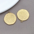 Colgante redondo dorado con relieve de disco de Festo y acabado pulido - Disco Griego Antiguo Dorado (T2717) / 20x23mm