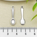 Antik-silberne Miniatur Löffel Anhänger für DIY Schmuckherstellung, 2,3cm Zinklegierung - Texturierter Simulationslöffel (8837)