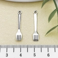 Antiksilberne Miniatur Gabel Anhänger für DIY Schmuck mit Lineal zur Größenbestimmung - Simulationsgabel (8839)