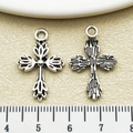 Pendentif cœur croix vintage en alliage argenté avec motifs floraux pour bijoux DIY - Croix à Motifs Argent Antique (B77)