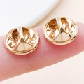 Coppia di piccole chiusure a farfalla dorate lucide per spille tenute sulla punta del dito - Oro KC (11x5mm)