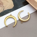 Set de colgantes de luna creciente dorada pulida para creación de joyas DIY - Amuletos de Luna de Oro / 20x22x3mm