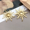 Colgante de sol dorado con rayos ondulados para la creación de joyas DIY - Colgante de Sol Dorado Grande / 37x40x4mm