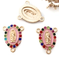 Roze emaille Maria bedeltje met gekleurde strassteentjes en drie verbindingsringen - KC Goud Roze Emaille Multicolor Strass 3-Gats (15289)