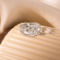 Détail de la bague ouverte en acier argenté avec doubles cœurs et anneau torsadé - Style Cœur Chevauchant Corde Argenté (2)