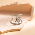 Detaillierte Nahaufnahme des doppelten Edelstahlrings mit Sonnenstern und Perlenrand - Doppellagiger Sternenstaub Perlenstil (BJGR0590)