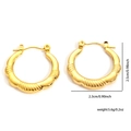 Orecchini a cerchio placcati oro 18k con trama ondulata e dimensioni mostrate - Stile con Motivo a Onde 3D Dorato (#0263)