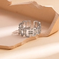 Nahaufnahme des strukturierten Edelstahlrings mit industriellem Kettenlink-Design - Vintage Geometrischer Ketten Stil (#0627)