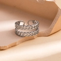 Dettaglio dell'anello a doppia catena groumette in acciaio inossidabile argento lucido - Stile Maglia Cubana A Doppio Strato (#0408)