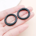 Paar mattschwarze runde Karabinerhaken für DIY-Schlüsselanhänger und Taschenzubehör - Schwarz (25mm)