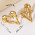 Détail des boucles d'oreilles cœur dorées ajourées avec dimensions et informations de poids - Style Cœur Creux (#0984)