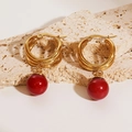Dreilagige goldene Creolen mit eleganten roten Perlenanhängern für einen modischen Look - Tiefrote Runde Perle (JJE0008)
