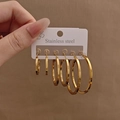 Tre paia di orecchini a cerchio in acciaio inossidabile dorato in varie misure su scheda - Stile a Cerchio Piatto (E1254) / Oro