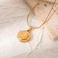 Collana dorata in acciaio inossidabile con ciondolo sole e luna e motivo a stelle - Distintivo Notte Stellata (JJN0046)
