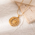 Collana vintage con ciondolo sole e luna dorati e sottile catena a serpente in oro - Cerchio Vuoto Sole Luna (JJN0047)