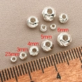 Dettaglio di perline argentate placcate oro 18 carati con incisioni a spirale varie misure - 2.5mm / Argento Spesso