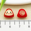 Pendentif Zongzi mignon en alliage rouge avec caractère Fu et visage de dessin animé - Grand (22596) / 1 Pièce/Paquet (11x10mm Trou 4mm) / Rouge