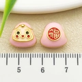 Pendentif onigiri en émail rose avec visage et caractère Fu doré pour bijoux DIY - Grand (22597) / 1 Pièce/Paquet (11x10mm Trou 4mm) / Rose
