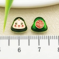 Charmants pendentifs zongzi en émail vert avec détails de caractère Fu doré - Moyen (22628)