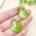 Grüne Acryl-Anhänger in Muschelform mit Loch für DIY-Schmuckherstellung - Grünes Muschelblatt Stil (22144)