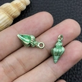 Pendentif coquillage en alliage bronze antique avec finition verte pour bijoux DIY - Huile de Goutte Conque d'Océan Verte (8599)