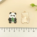 Pendentif panda en alliage avec bambou et dos doré pour la création de bijoux DIY - Panda Tenant des Pousses de Bambou en Émail Blanc (21647)