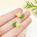 Handgemaakte gele lelietje-van-dalen hanger met witte parel en groen blad voor DIY - Transparant Geel