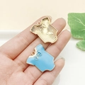 Colgantes de mameluco para bebé en metal dorado y esmalte azul para manualidades - Mono con Lazo Azul Lago (22981)