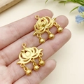 Coppia di ciondoli a loto in oro opaco con piccoli campanelli per gioielli fai da te - Ciondolo Loto Oro Antico con Campanelli (22788) / 26x25mm
