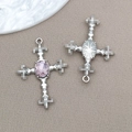 Ciondolo a croce argento con gemma rosa e trama incisa in stile vintage - Croce con Strass Rosa Ovale (16843)