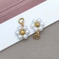 DIY Blumenanhänger mit weißen Perlen und goldener Metallperle für Ohrringe und Ketten - Weiße Gänseblümchen-Perlenblume Einloch (T1242)