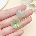 Mezcla de cuentas de pétalos de cerezo de acrílico de 18mm en blanco translúcido y verde - Degradado Verde Transparente (22024)