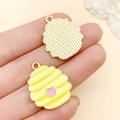 DIY emaille bijenkorf hanger van legering met gele strepen en een roze hart detail - 2,4 cm x 2,0 cm / Hart Honing Honingraat (23025)