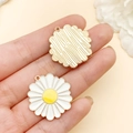 Madeliefje bedel met wit emaille en gouden legering voor DIY-sieraden maken projecten - 2,5cm x 2,4cm / Witte Madeliefje (23033)