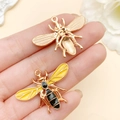 Cartoon honingbij hangers van goudkleurige legering en emaille voor DIY sieraden - 3,3cm x 2,5cm / Gouden Emaille Bij (23149)