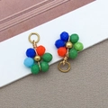 Bunte Gänseblümchen Anhänger mit facettierten Perlen und Goldringen für DIY Schmuck - Einfarbig Mehrfarbig Gänseblümchen Strass Blume (T1252)